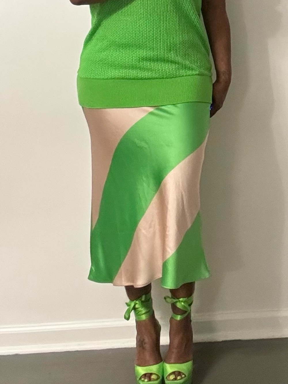Nordstrom Green and Cream Satin Wave-Panel Midi Skirt by